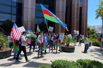 Armenian diaspora attacks Azerbaijanis in Los Angeles