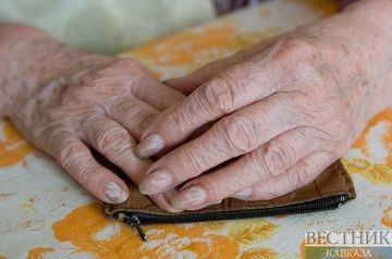 Elderly Dagestanis receive shoes