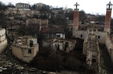 Azerbaijan calls on Armenia to stop destroying houses and monuments