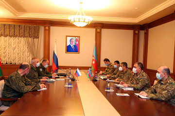 Azerbaijani Defense Minister meets with commander of Russian peacekeeping forces