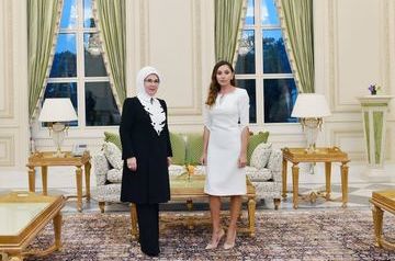 Azerbaijani and Turkish first ladies hold meeting