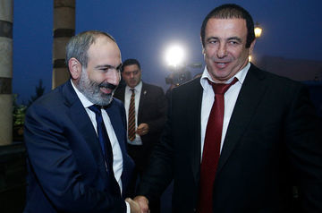 Pashinyan meet with Armenian opposition leaders