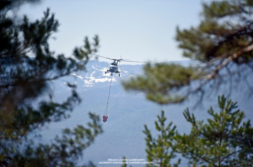 Border guard helicopter extinguishes forest fire in Western Georgia