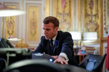 Biden speaks with Macron, seeks to strengthen ties