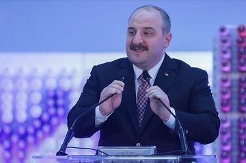 Turkish minister gets jab of national vaccine