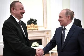 Ilham Aliyev congratulates Vladimir Putin on Victory Day