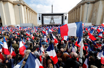 Protesters against Covid-19 restrictions in France clash with police 
