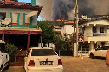 Hotel evacuations ongoing in Turkey&#039;s Marmaris amid wildfire (VIDEO)