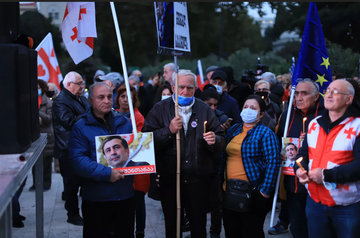 Several hundred people took to the streets of Tbilisi demanding the release of Saakashvili 