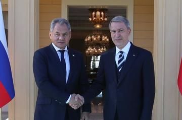 Russian and Turkish defense ministers discuss Syria