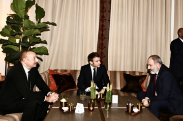 Ilham Aliyev and Nikol Pashinyan hold informal meeting in Brussels (PHOTO)