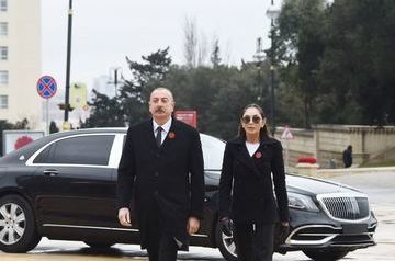 Ilham Aliyev and Mehriban Aliyeva visit Alley of Martyrs on 32nd Black January anniversary (VIDEO)