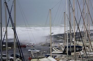 What makes tsunami so dangerous 
