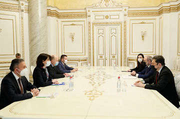 Azerbaijani MPs met with Pashinyan (PHOTO)