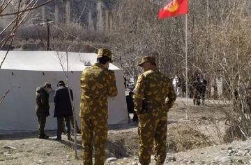 Kyrgyz border guards report shelling with Tajik peers