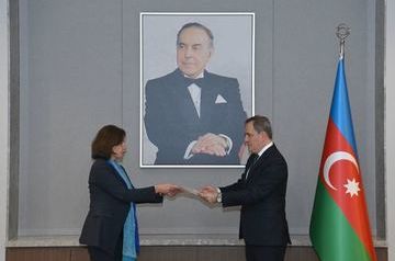 Azerbaijani FM receives credential copy of new French ambassador