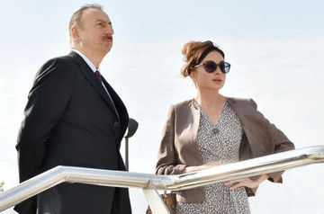Ilham Aliyev and Mehriban Aliyeva visit grave of national leader Heydar Aliyev