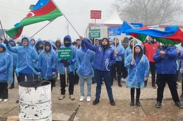 Peaceful rally on Azerbaijani Lachin road continues despite worsening weather (PHOTO)