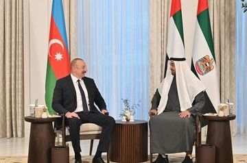  Ilham Aliyev holds talks with UAE President in Abu Dhabi