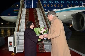 Azerbaijani Parliament speaker arrives in Moscow