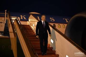 Uzbek leader arrives in Baku