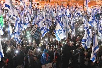 Netanyahu smashed by Palestinian flags