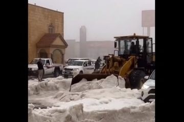Rare snowfall hit Saudi Arabia, disrupting traffic
