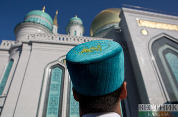 Muslims celebrate Eid al-Fitr all over world