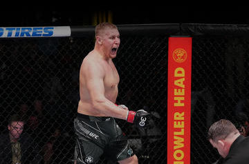 Russian heavyweight fighter defeats American fighter at UFC tournament