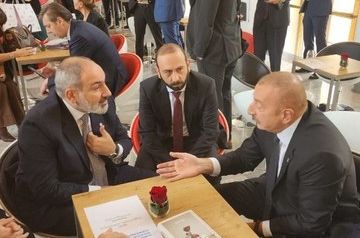 Pashinyan not ready to sign peace treaty with Aliyev