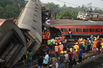 At least 275 people killed in India’s train crash