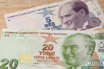 Turkish lira keeps falling for second day in a row