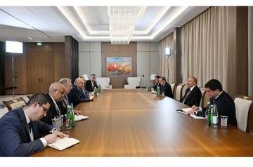 Ilham Aliyev holds meeting with Algerian FM