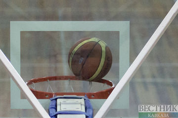 Azerbaijani basketball players edge Armenia at European Championship