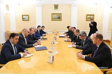 Russian and Azerbaijani FMs hold meeting in Moscow