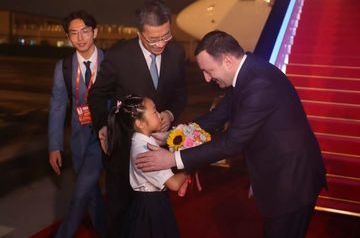 Georgian Prime Minister arrives in China