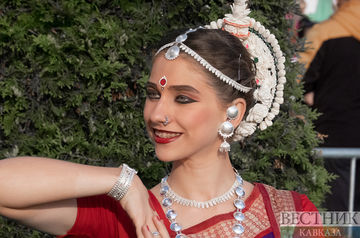 Wedding, Holi, dances, yoga at &quot;Day of India&quot; festival in Moscow