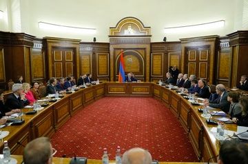 Pashinyan and EU discuss strengthening democracy in Armenia 
