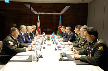 Defence ministers of Azerbaijan and Georgia meet in Baku