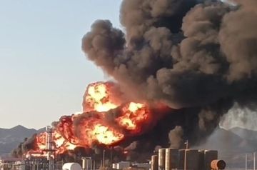 Fire causes explosions at Iran&#039;s refinery