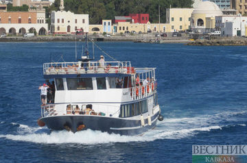 Ferry carrying passengers crashes into embankment in Türkiye