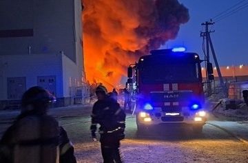 Fire engulfs Wildberries warehouse in Saint-Petersburg