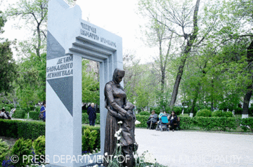 Monument to Children of Besieged Leningrad desecrated in Yerevan