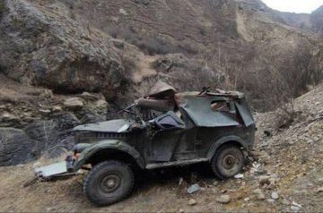 GAZ-69 crashed into Chegem Gorge