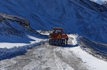 What roads are closed in Dagestan?