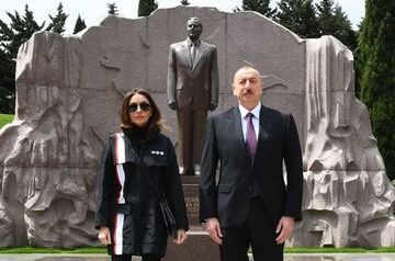 President of Azerbaijan and First Lady pay honor to National Leader