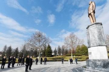 Ilham Aliyev visits Heydar Aliyev&#039;s monument and Anitkabir in Ankara