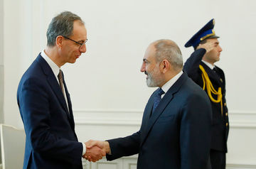 Pashinyan discuss EU mission in Armenia with European commander