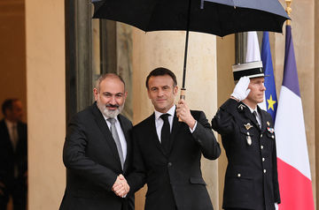 Pashinyan and Macron meet at Elysee Palace