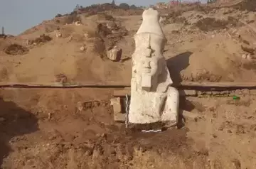 Large Ramses II statue uncovered in Egypt